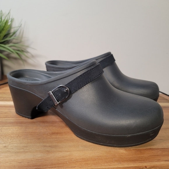 CROCS Sarah Clogs Heels Strap and Buckle Size 9 - Picture 4 of 17